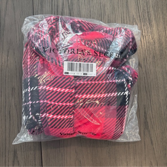 NIB Victoria’s Secret PINK robe - Picture 6 of 6
